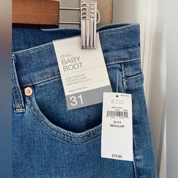 NWT - GAP - Mid Rise Baby Boot Jeans - Size 31/12 - Picture 8 of 11